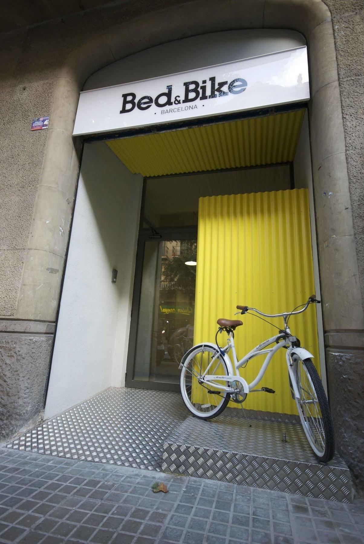 Bed And Bike Barcelona Hostel Exterior photo